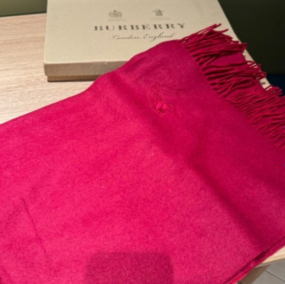 New 100% Lambswool Red Color Authentic Burberry Scarf - Picture 1 of 2
